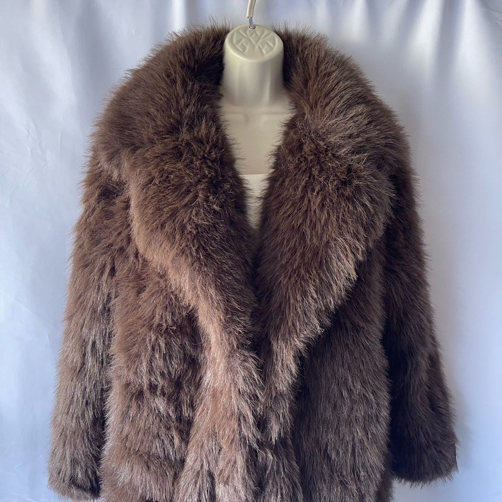 Flygo Fashion Women's Fluffy Faux Fur Coat - Picture 6 of 12